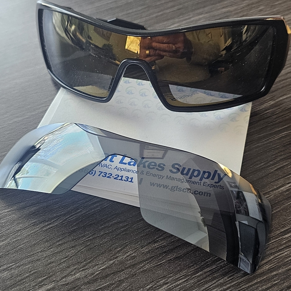 Oakley Oil Rig With Extra Lense.